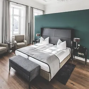 Munchner Hof Hotel